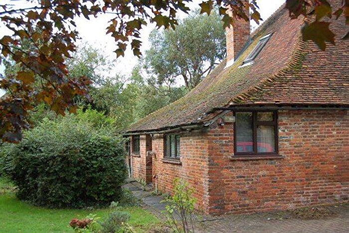 2 Bedroom Flat To Rent In A Headcorn Road, Ashford, TN27