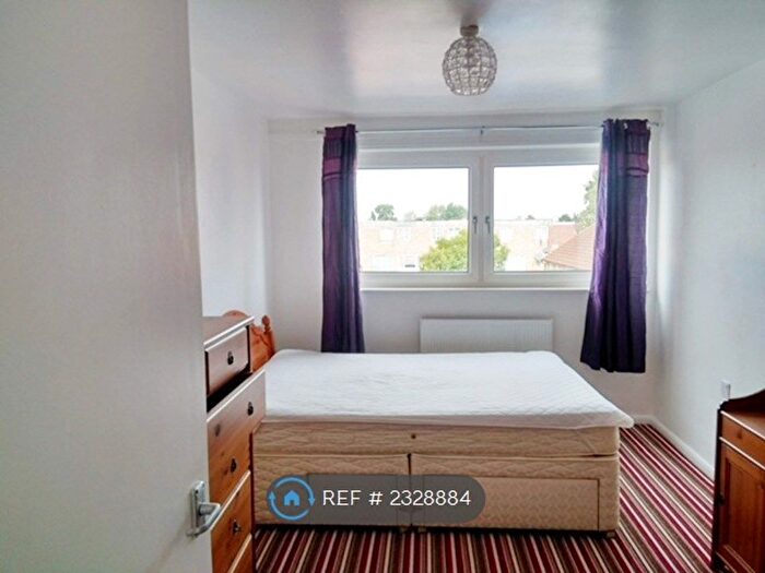 1 Bedroom Flat To Rent In Ongar Way, Rainham, RM13