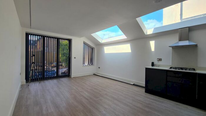 2 Bedroom Flat To Rent In Windmill Road, Brentford, TW8