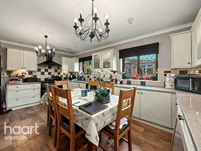 3 Bedroom Detached Bungalow For Sale In Church End, Leverington, PE13