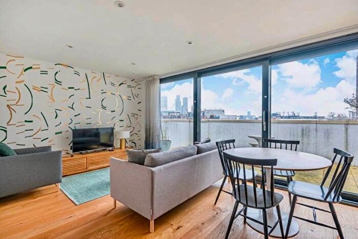 2 Bedroom Flat To Rent In Commercial Road, Danestone Court, E1