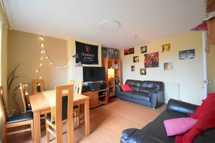 6 Bedroom Semi-Detached House To Rent In Gibbins Road Student Property - Selly Oak, Birmingham, B29