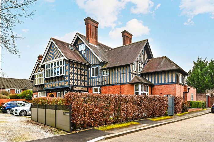 3 Bedroom Flat For Sale In Gordon Avenue, Stanmore, HA7