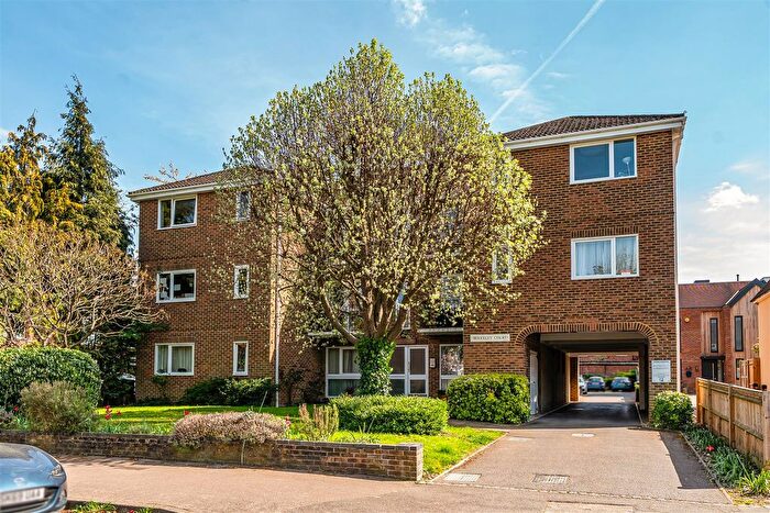 2 Bedroom Flat For Sale In Lovelace Gardens, Surbiton, KT6
