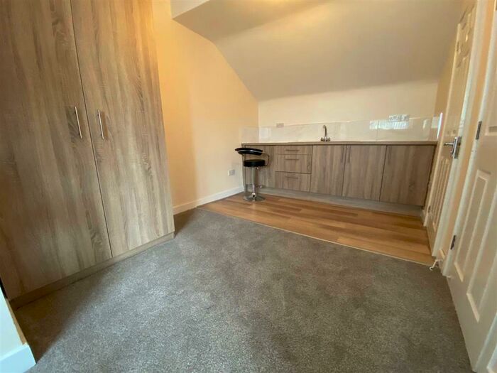 1 Bedroom Flat To Rent In Chester Road North, Kidderminster, DY10