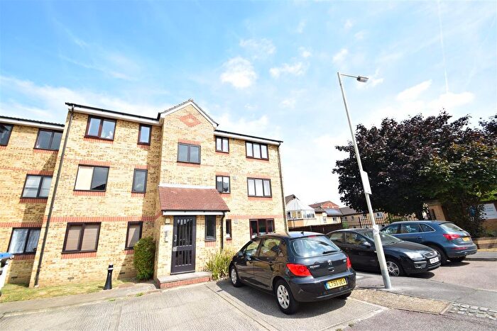 2 Bedroom Flat For Sale In Thanet House, Swallows Development, WD18