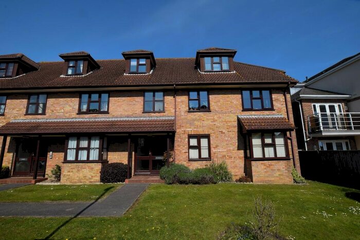 2 Bedroom Flat To Rent In Whitefield Lodge, Whitefield Road, New Milton, Hampshire., BH25