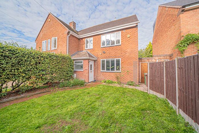 4 Bedroom Semi-Detached House For Sale In Slater Road, Bentley Heath, B93