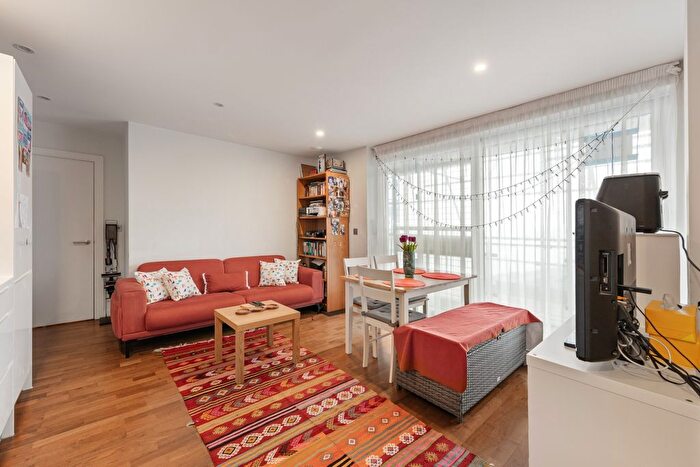 2 Bedroom Flat For Sale In Knights Tower, Wharf Street London, SE8