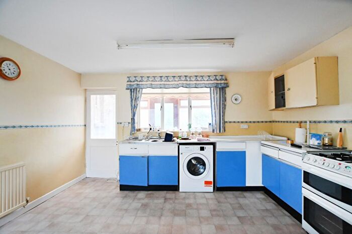 2 Bedroom Detached Bungalow For Sale In Little Horcott Lane, Fairford, GL7