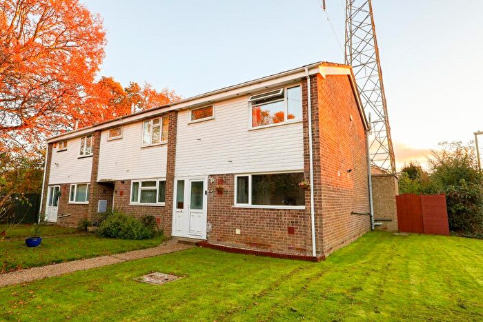 3 Bedroom End Of Terrace House For Sale In Calmore, Southampton, SO40