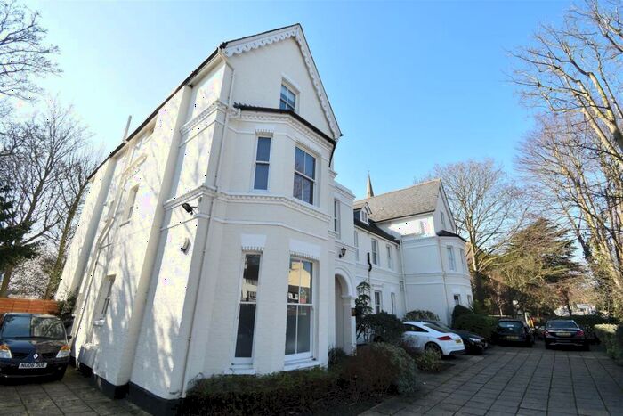 2 Bedroom Flat To Rent In Ravens Ait Hall, Surbiton, KT6
