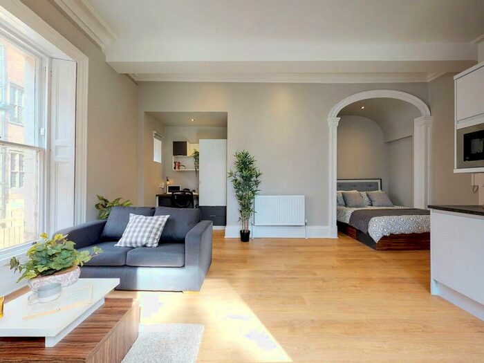 Apartment To Rent In Apt, Springfield Mount #, LS2