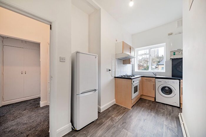 1 Bedroom Flat To Rent In Woodhill, Woolwich, London, SE18