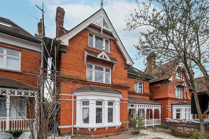 1 Bedroom Flat To Rent In Gleneldon Road, London, SW16