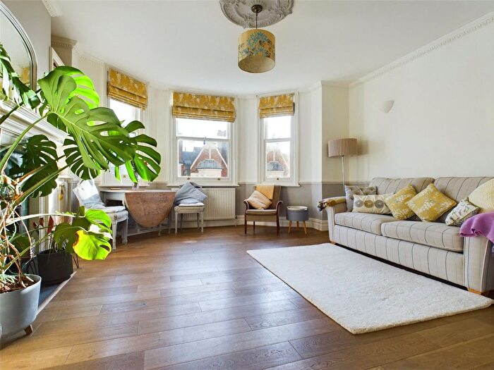 2 Bedroom Flat To Rent In Rochester Mansions, - Church Road, Hove, BN3