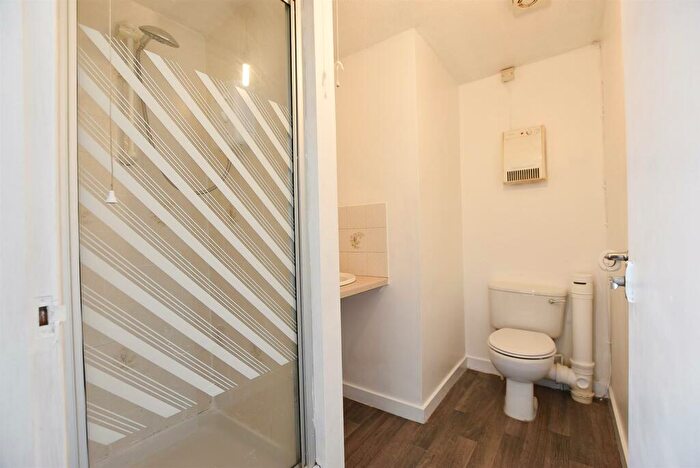 1 Bedroom Flat For Sale In New Road, Ditton, ME20