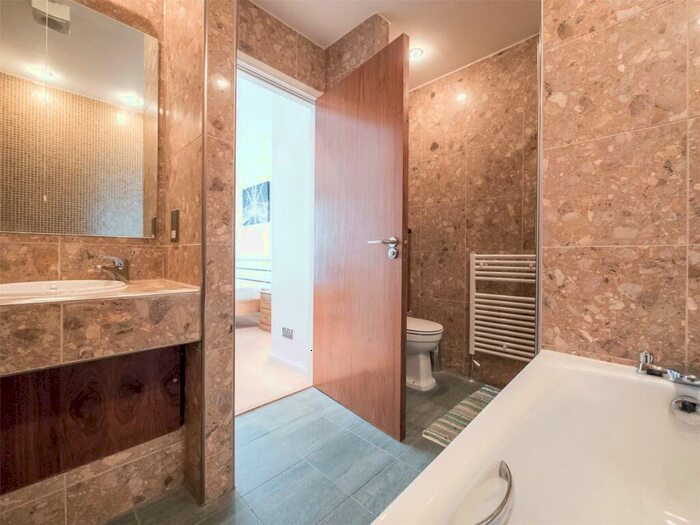 2 Bedroom Flat To Rent In Gardners Crescent, Edinburgh, EH3