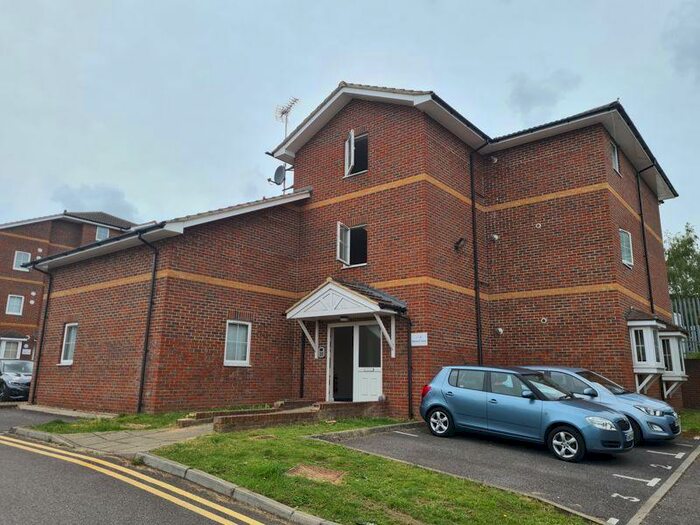 1 Bedroom Flat To Rent In Spencer Close, Aldershot, GU12