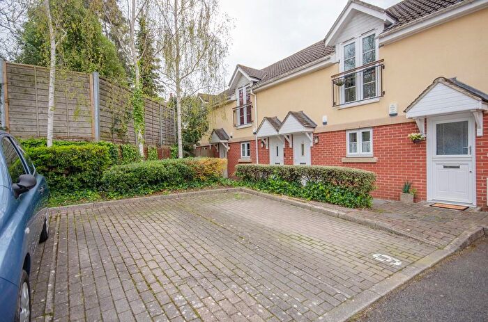 2 Bedroom Flat For Sale In Coombe Brook Close, Bristol, BS15