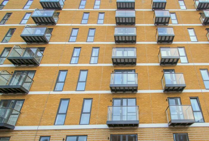 2 Bedroom Apartment To Rent In Victoria Avenue, Southend-On-Sea, SS2