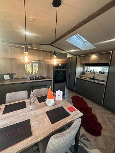 2 Bedroom Caravan For Sale In Clapham, Lancaster, LA2