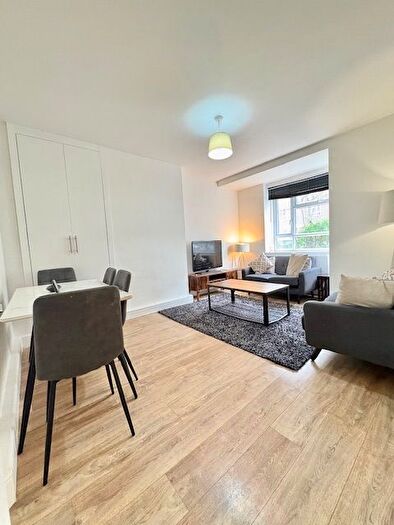 3 Bedroom Flat To Rent In Mackenzie Close, London, W12