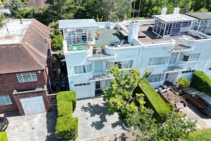 4 Bedroom Semi-detached House For Sale In Lytton Close, Hampstead Garden Suburb, N2