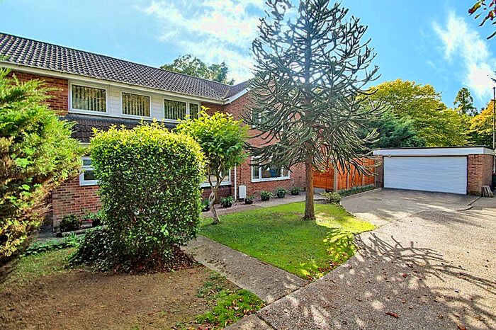 4 Bedroom Detached House To Rent In High Oaks, Crawley, RH11