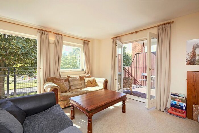 3 Bedroom Flat To Rent In Park House, Northfields, London, SW18