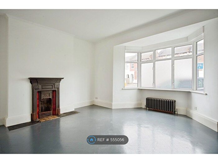 2 Bedroom Flat To Rent In Alexandra Road, London, N8