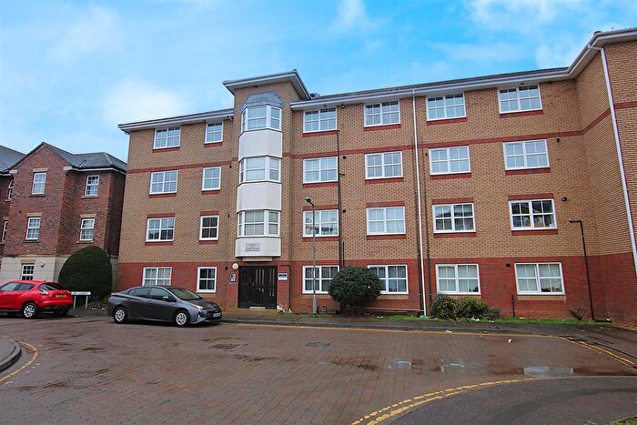 2 Bedroom Flat For Sale In Henry Bird Way, Northampton, NN4