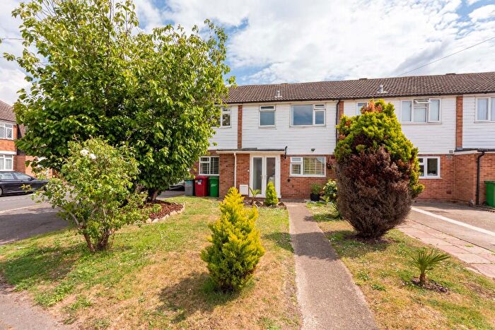 4 Bedroom End Of Terrace House For Sale In Burgett Road, Slough, Berkshire, SL1