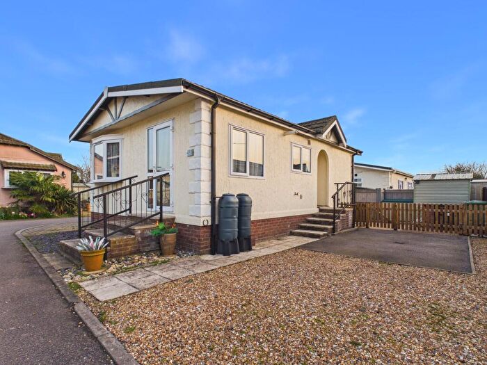 2 Bedroom Park Home For Sale In High Street, Alconbury, Cambridgeshire., PE28