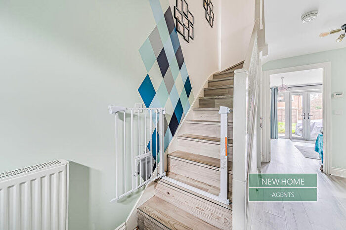 3 Bedroom End Of Terrace House For Sale In Fullbrook Avenue, Reading, RG7