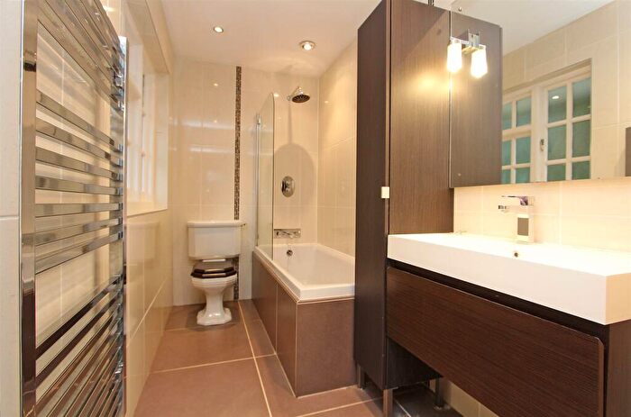 4 Bedroom House To Rent In Tilley Lane, Headley, Epsom, KT18