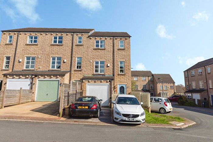 4 Bedroom End Of Terrace House For Sale In Corn Mill Fold, Bradford, BD6