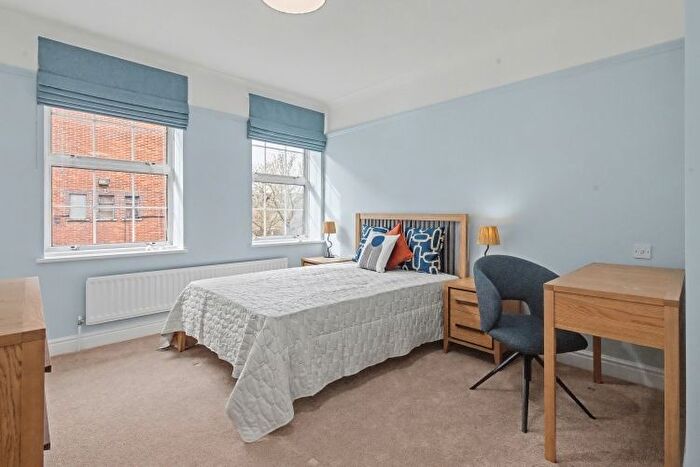 2 Bedroom Flat To Rent In George Street, City Centre, OX1