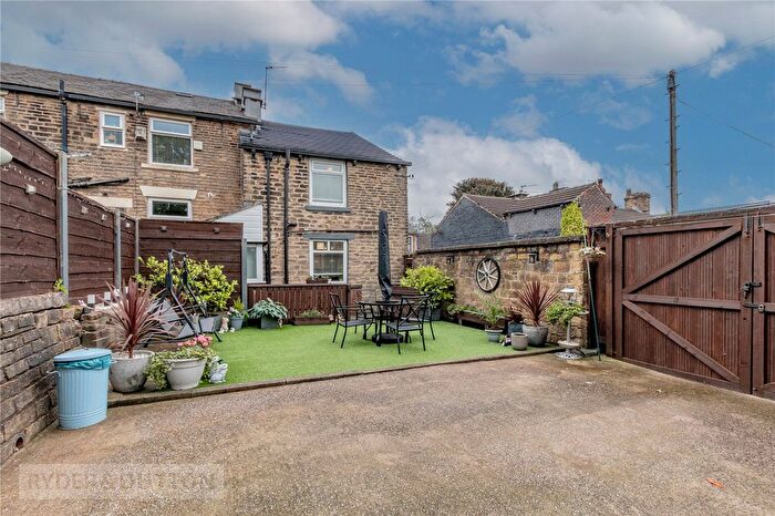 3 Bedroom End Terrace House For Sale In Ivy Green Drive, Springhead, Saddleworth, OL4
