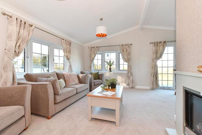 2 Bedroom Park Home For Sale In Newport, Isle Of Wight, PO30