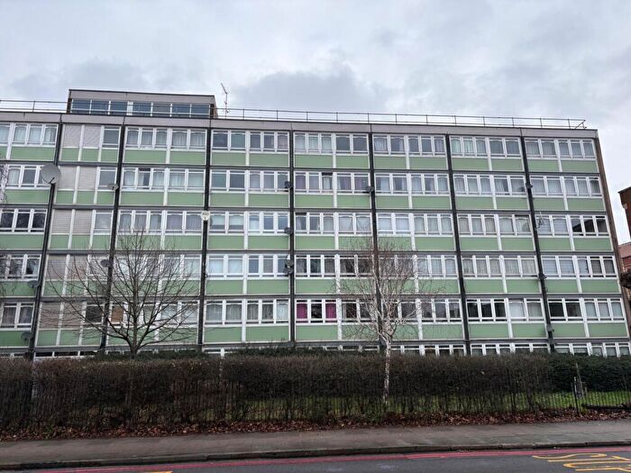 3 Bedroom Maisonette To Rent In Voltaire, Sceaux Gardens, London, SE5