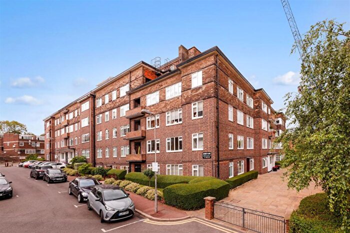 3 Bedroom Flat To Rent In Avenue Close, St John's Wood, NW8