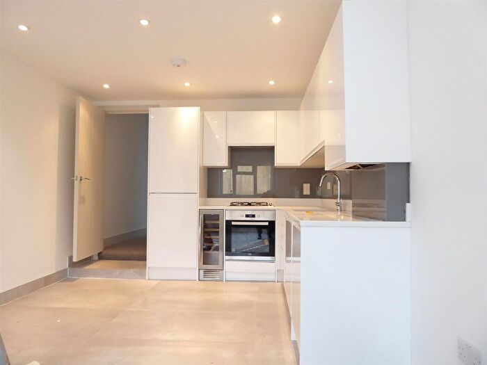 2 Bedroom Flat To Rent In Alfred Road, Sutton, SM1