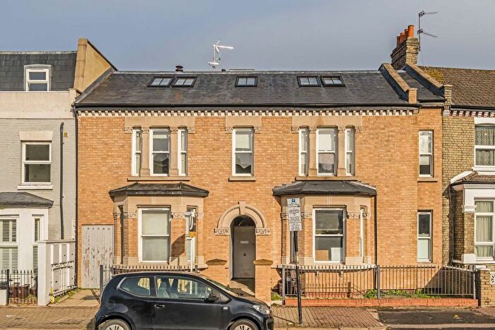 2 Bedroom Flat To Rent In Garratt Lane, London, SW17