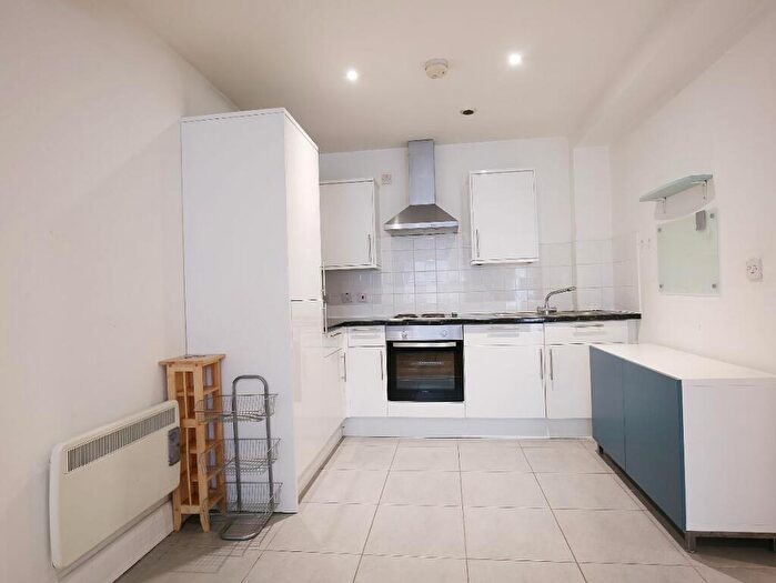 3 Bedroom Flat To Rent In Holloway Road, London, N7