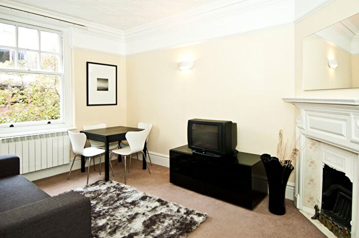 1 Bedroom Flat To Rent In Greycoat Gardens, Greycoat Street, Westminster, London, SW1P