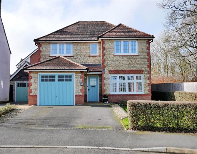 4 Bedroom Detached House For Sale In Morgans Road, Calne, SN11
