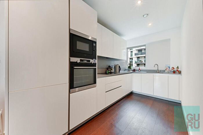2 Bedroom Apartment To Rent In Lexington Gardens, London, SW11