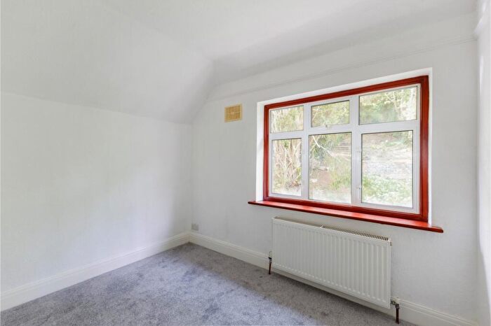 2 Bedroom House To Rent In Stafford Road, CR3