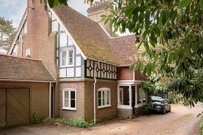 4 Bedroom Semi Detached House For Sale In Park Street, Tring, Hertfordshire, HP23